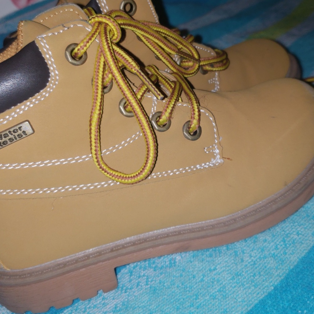 Kids boots